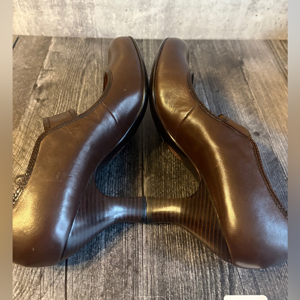 **CLOSET CLOSEOUT** Sofft Brown leather mary jane pumps size 10 - Picture 5 of 6